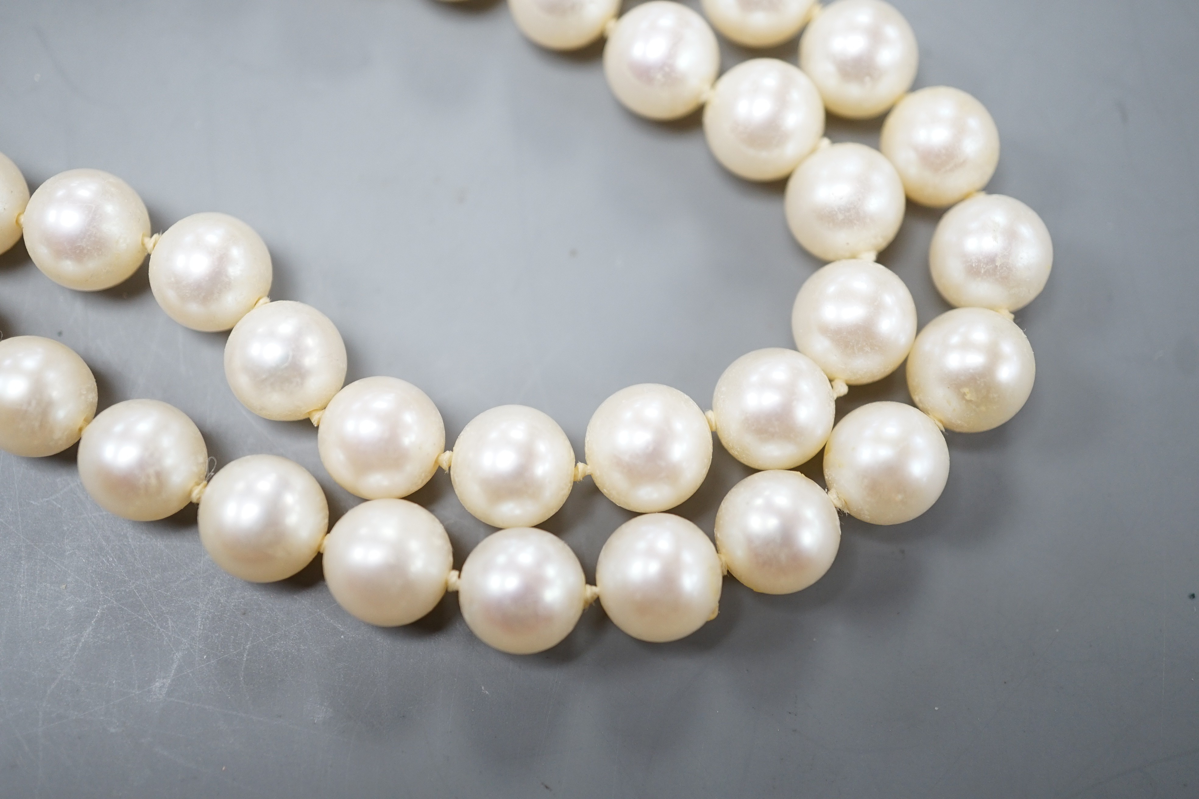 A single strand cultured pearl necklace, with magnetic ball clasp, 44cm.
